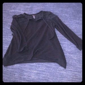 3/4 length sleeve black shirt